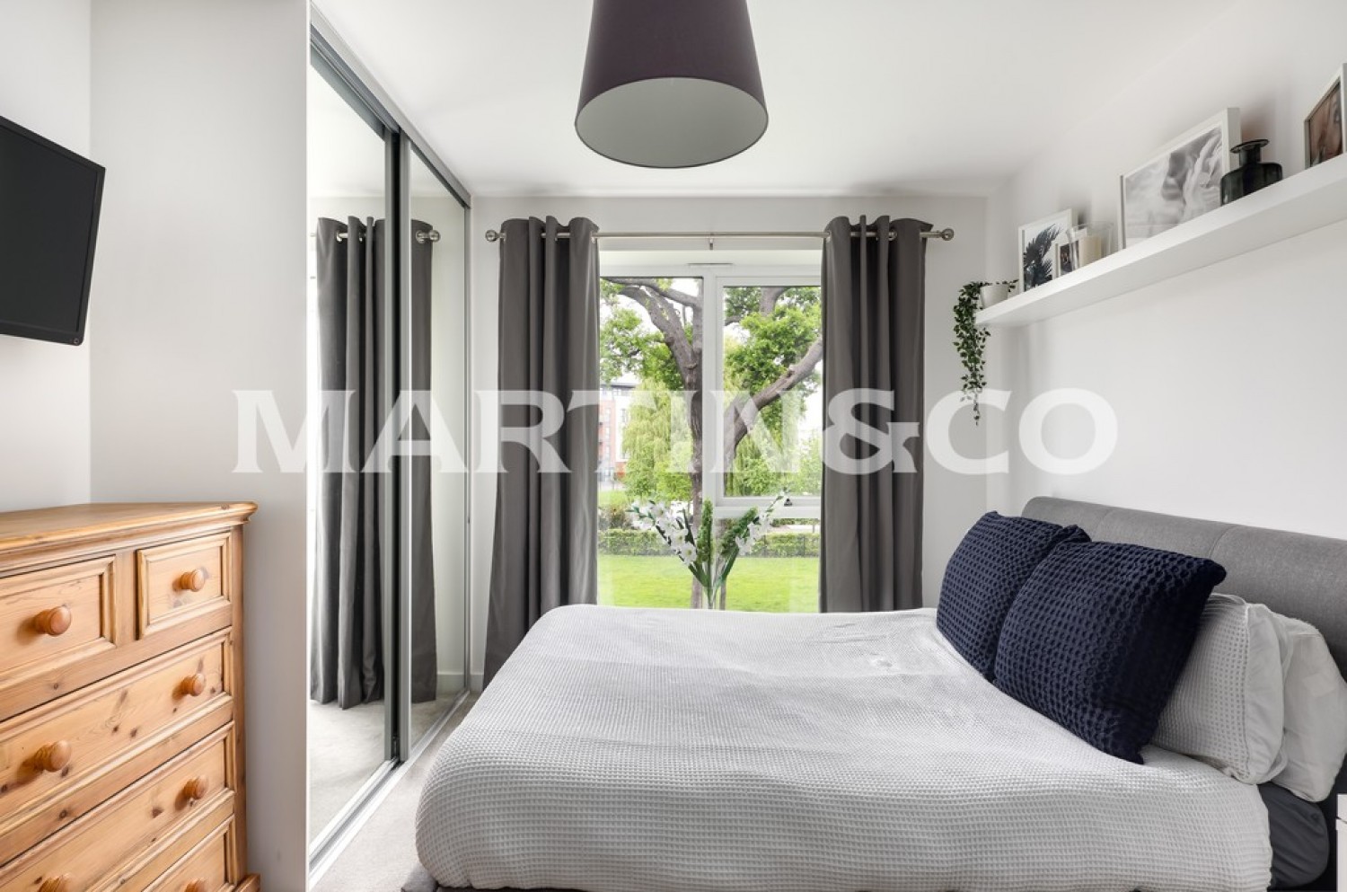 2 bedroom Flat for Sale Wildcary Lane, Harold Wood, Romford