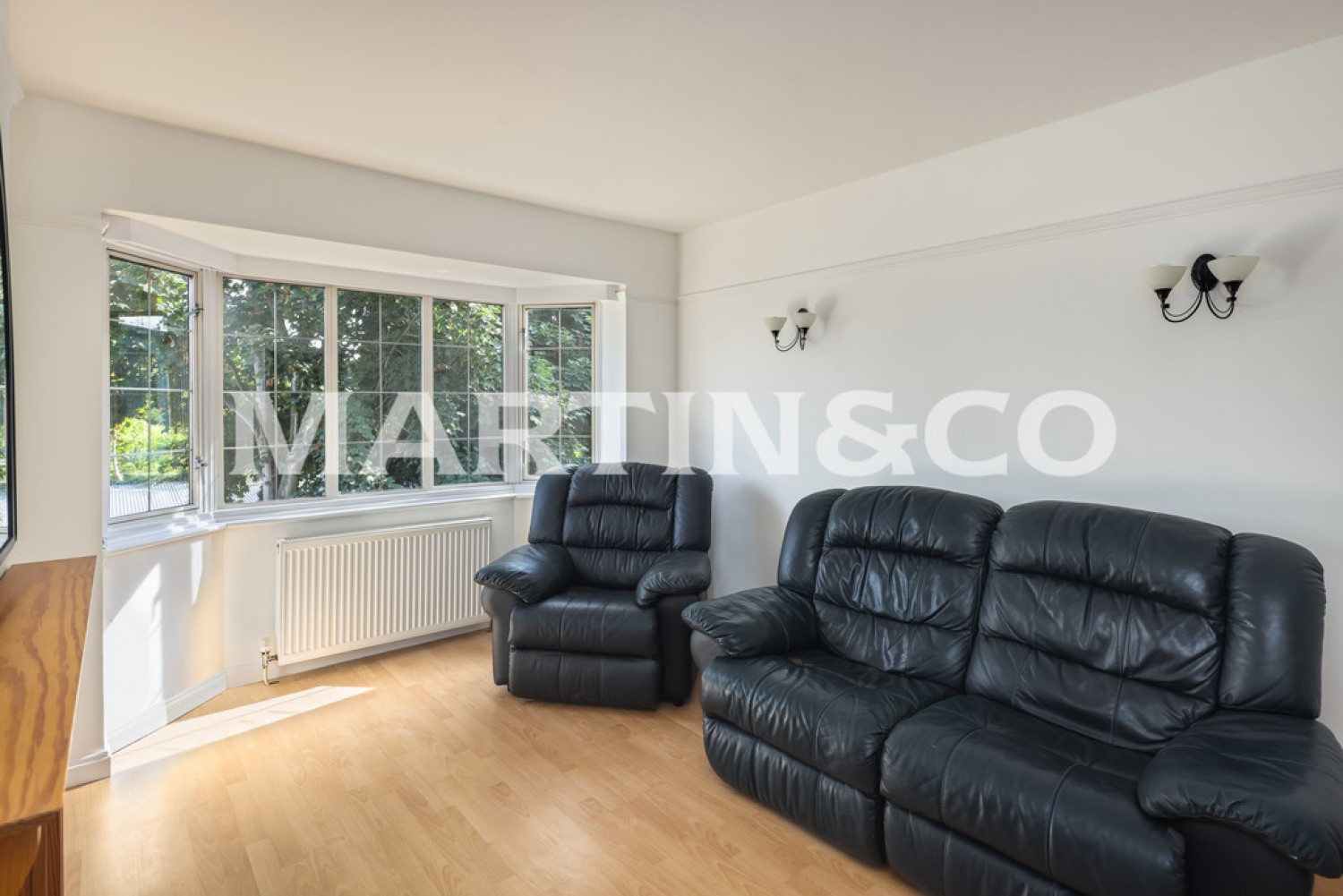 Crescent View, Loughton