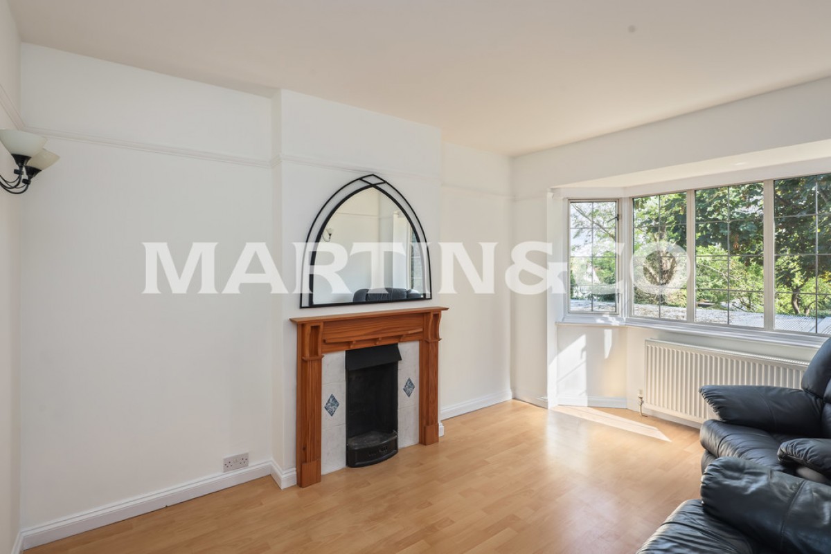 Crescent View, Loughton