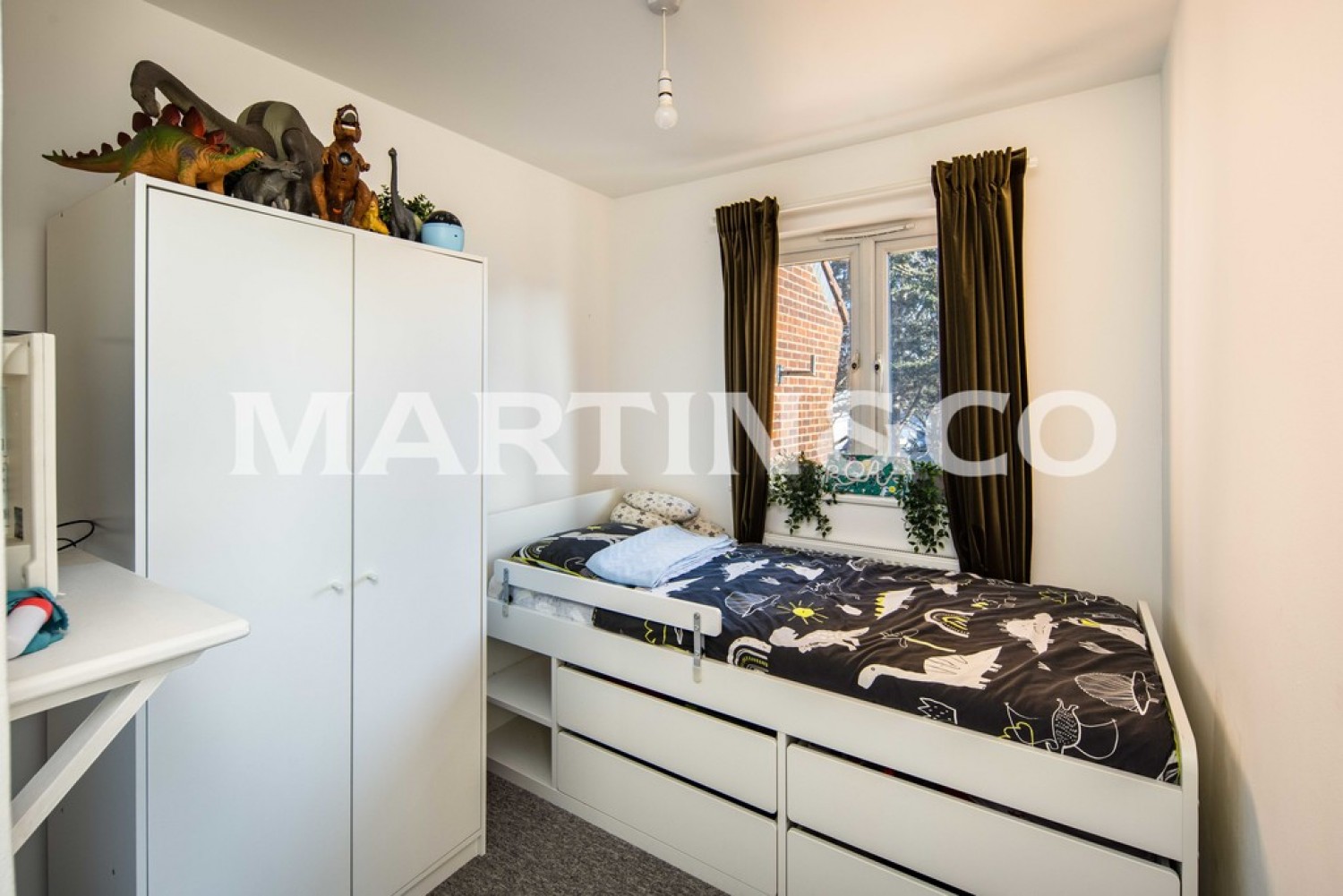 3 bedroom House for Letting Hookstone Way, Woodford