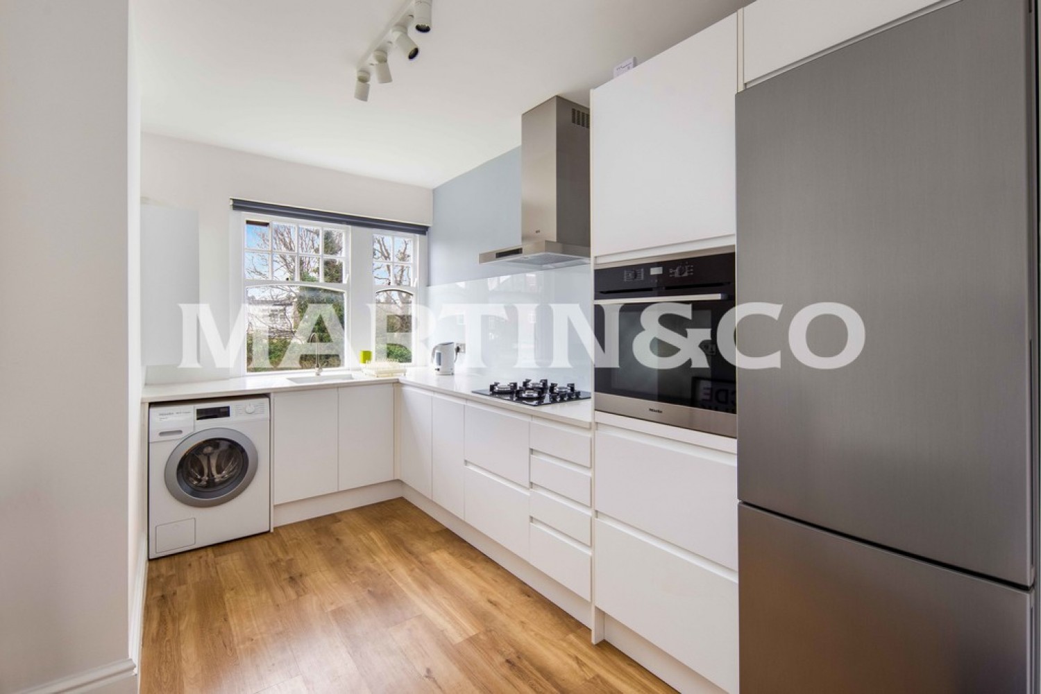 2 bedroom Flat in Hainualt Court , Walthamstow