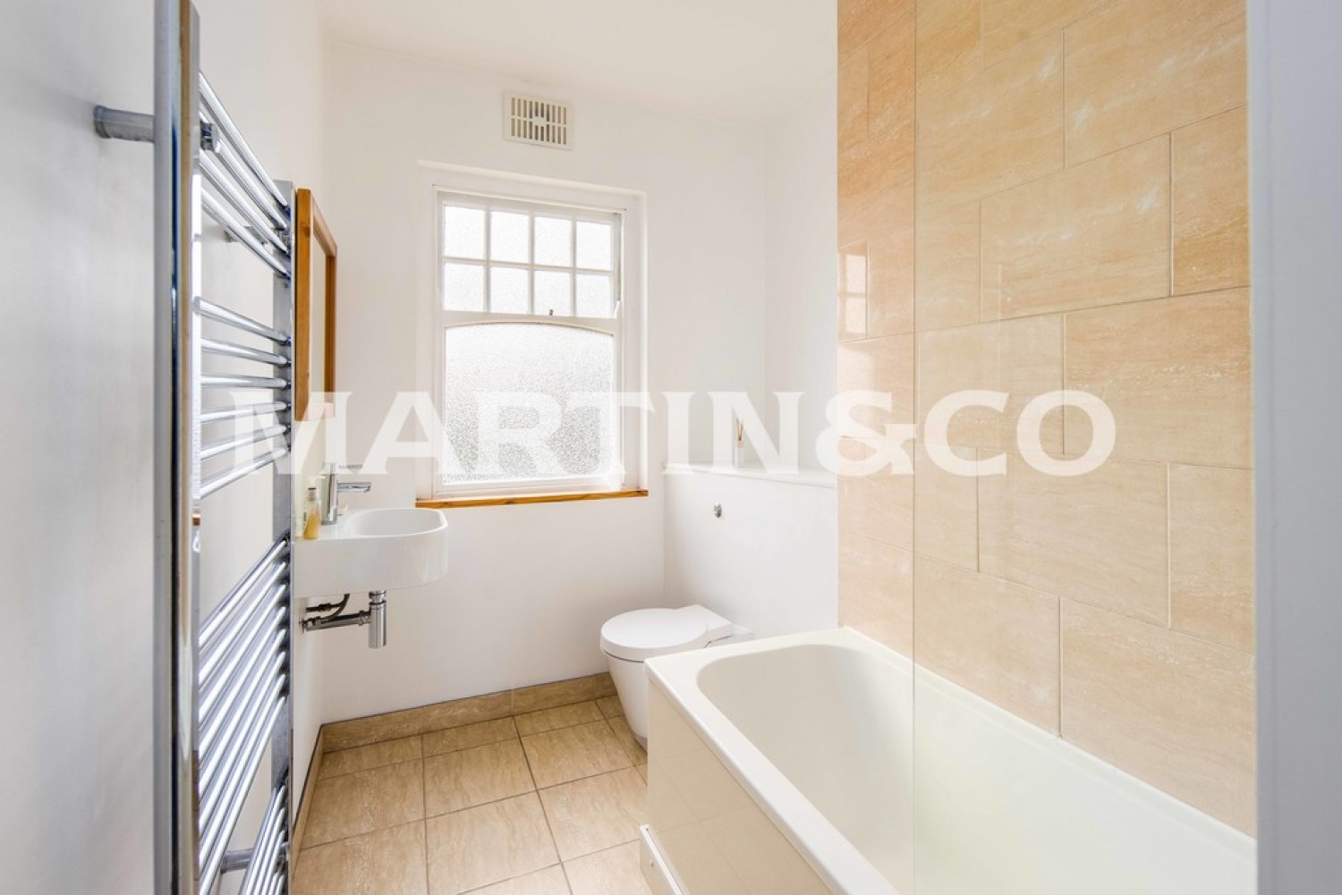 2 bedroom Flat in Hainualt Court , Walthamstow