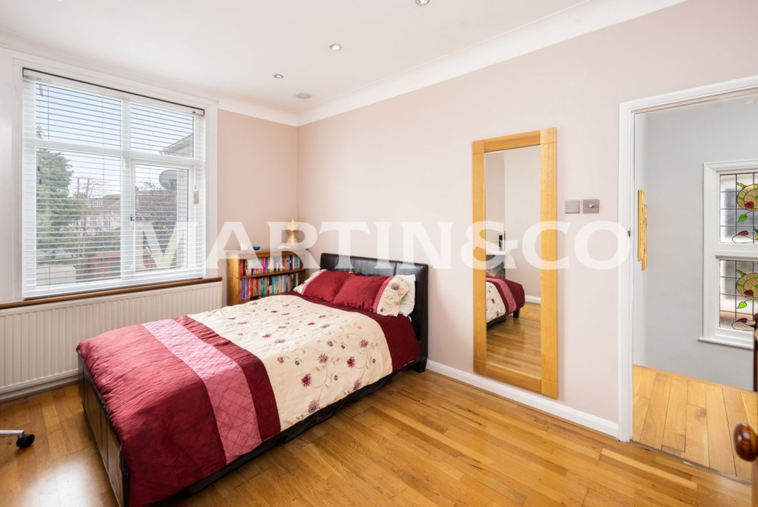 4 bedroom House for Sale Langley Drive, Wanstead