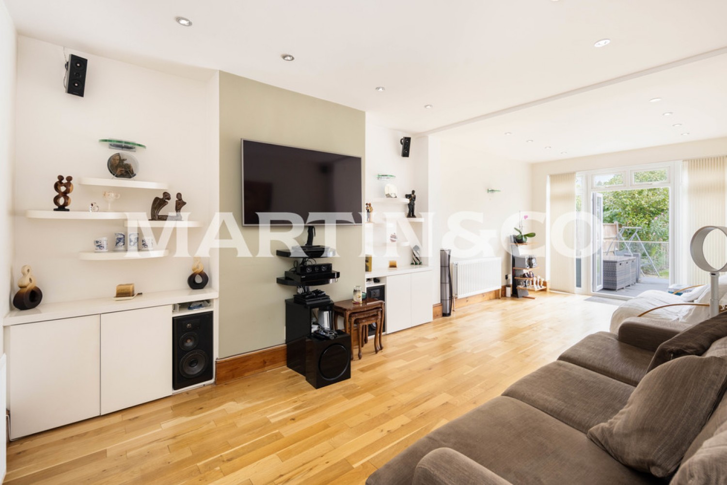 4 bedroom House for Sale Langley Drive, Wanstead