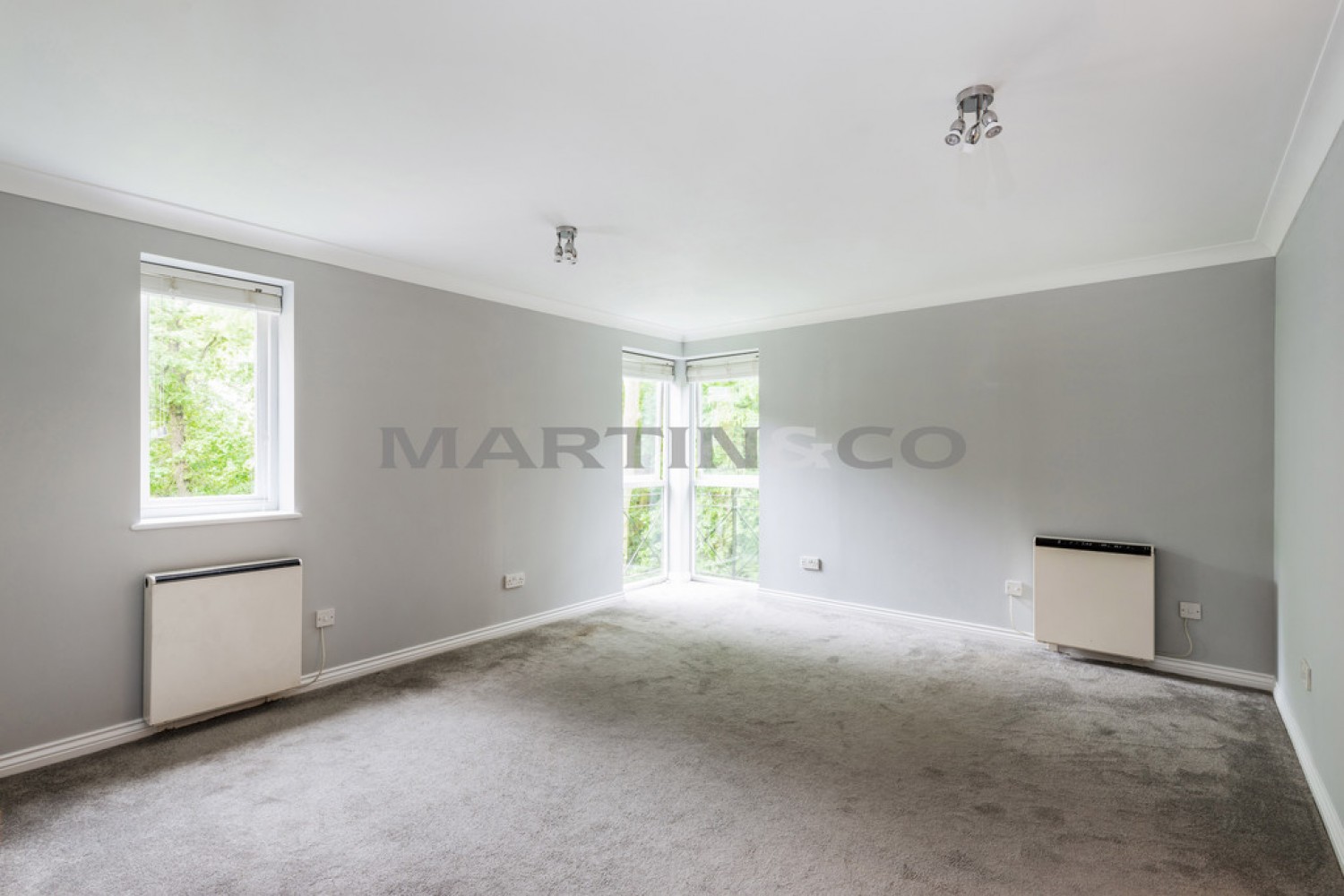 2 bedroom Flat for Sale Dickens Court, Wanstead