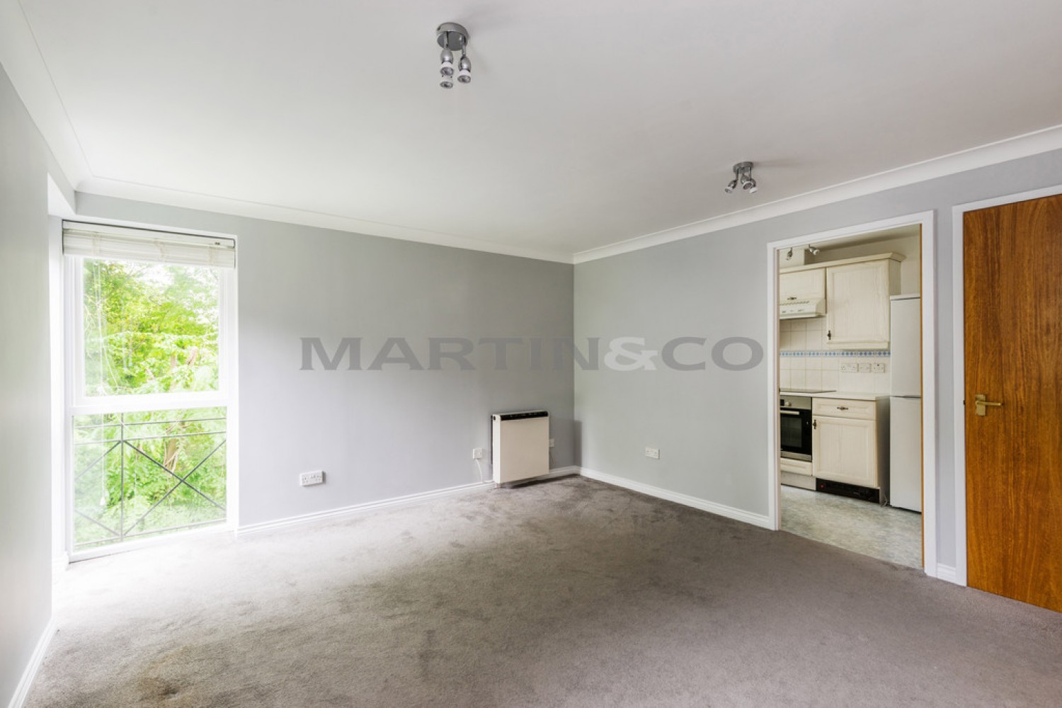 2 bedroom Flat for Sale Dickens Court, Wanstead