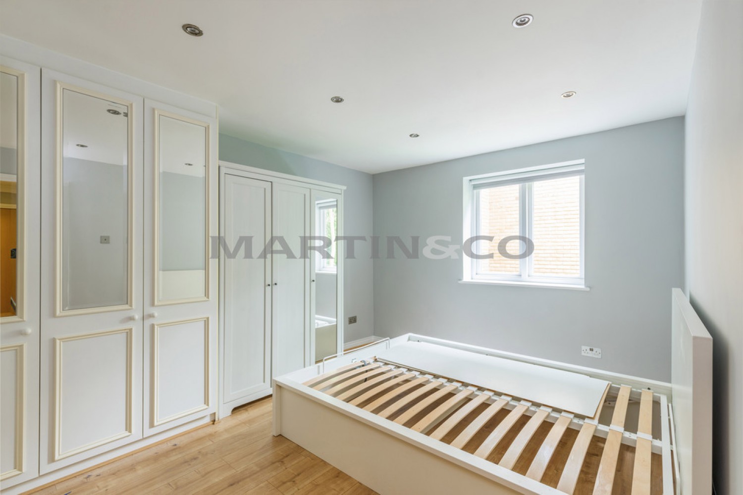 2 bedroom Flat for Sale Dickens Court, Wanstead