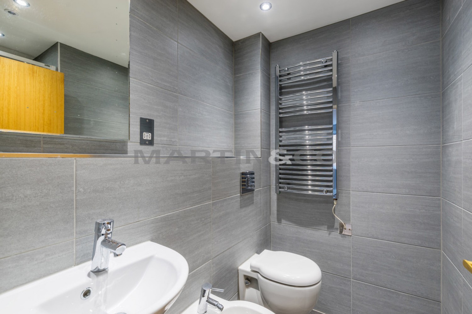 2 bedroom Flat for Sale Dickens Court, Wanstead