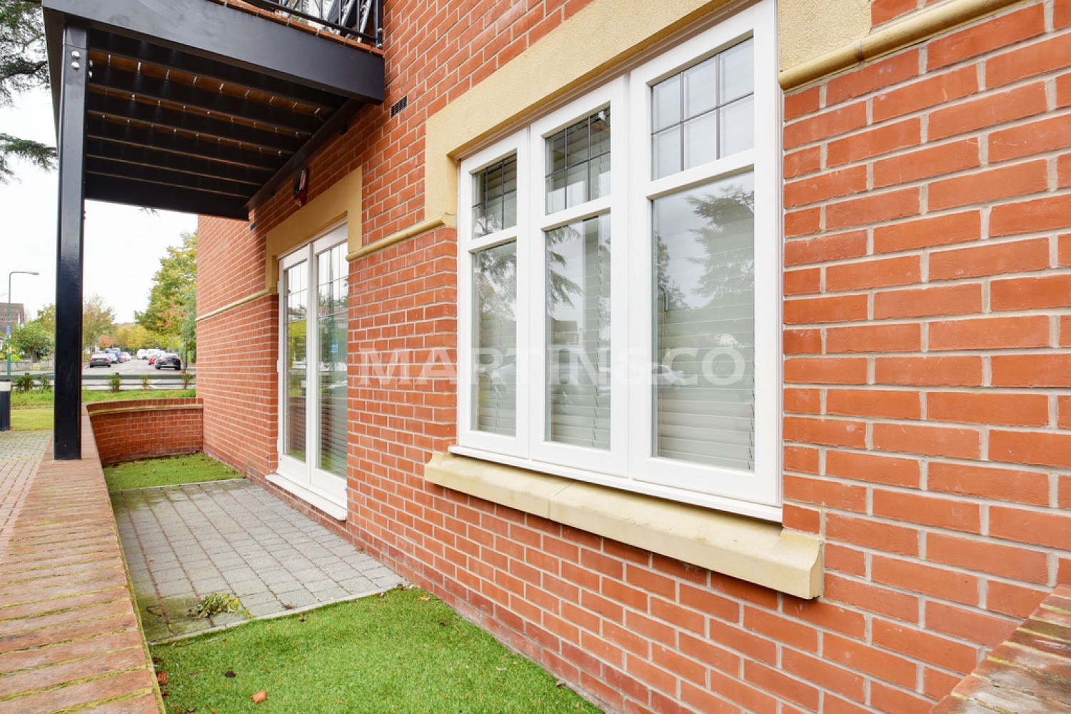 2 bedroom Flat for Sale Treetops, High Cedars