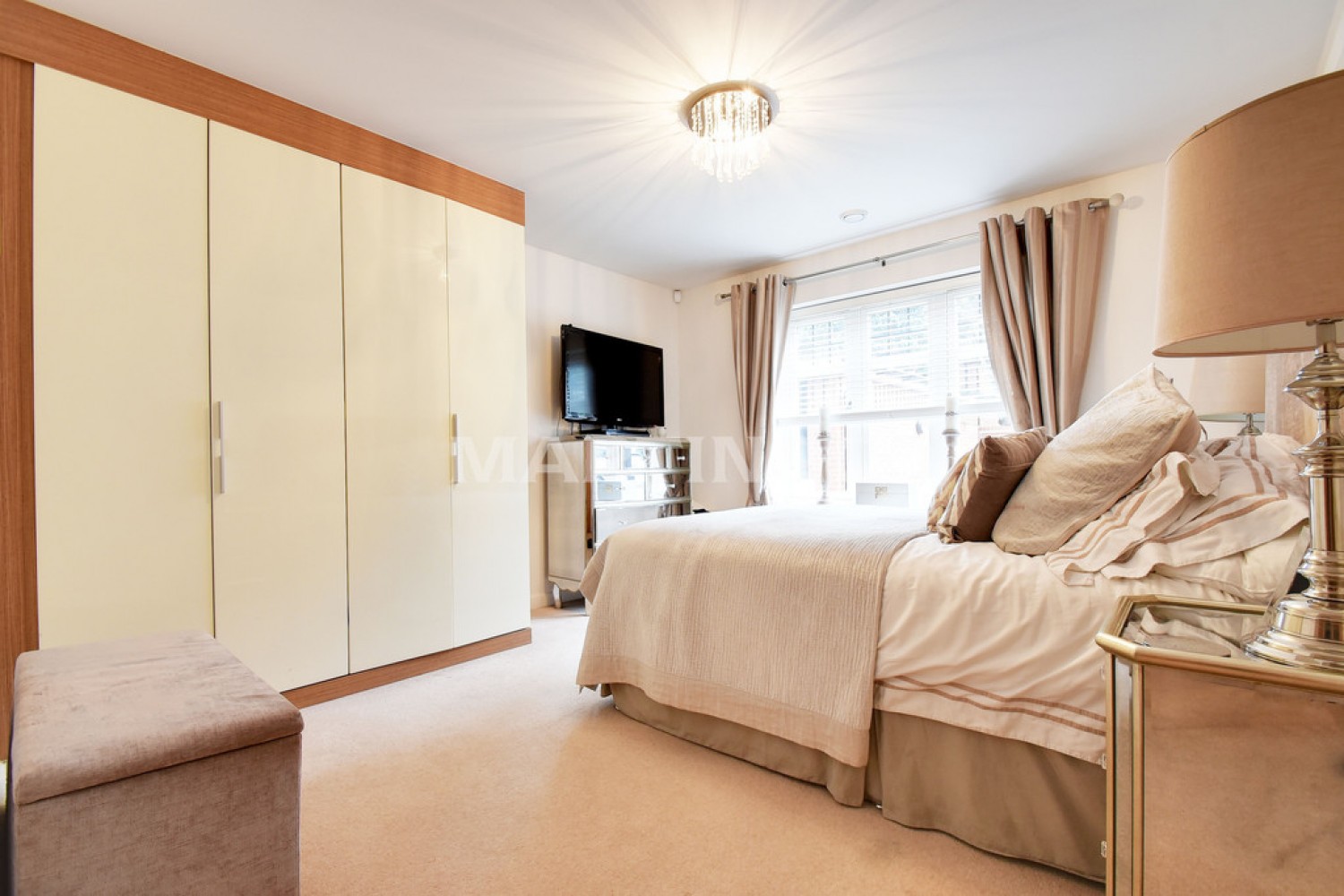 2 bedroom Flat for Sale Treetops, High Cedars