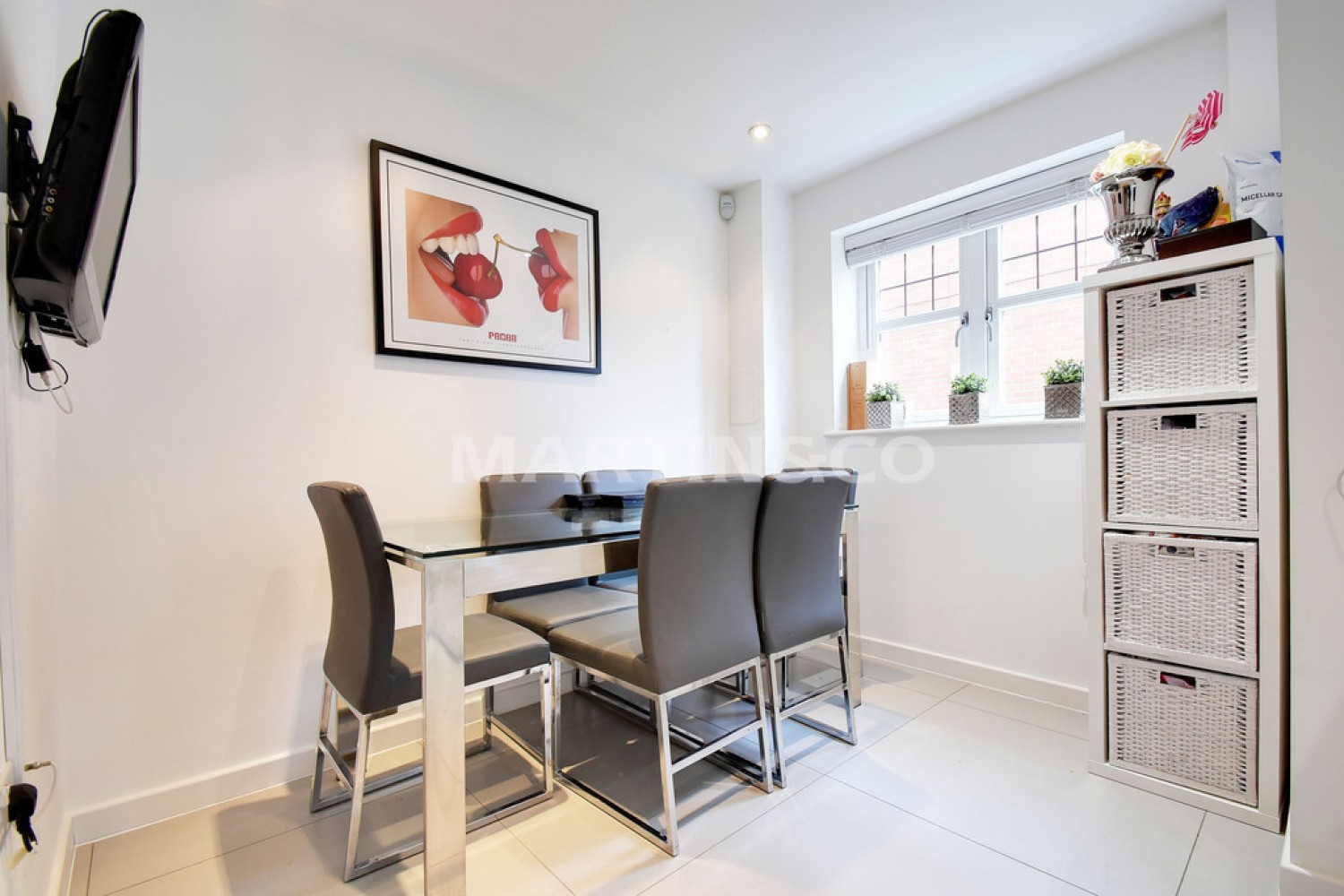 2 bedroom Flat for Sale Treetops, High Cedars