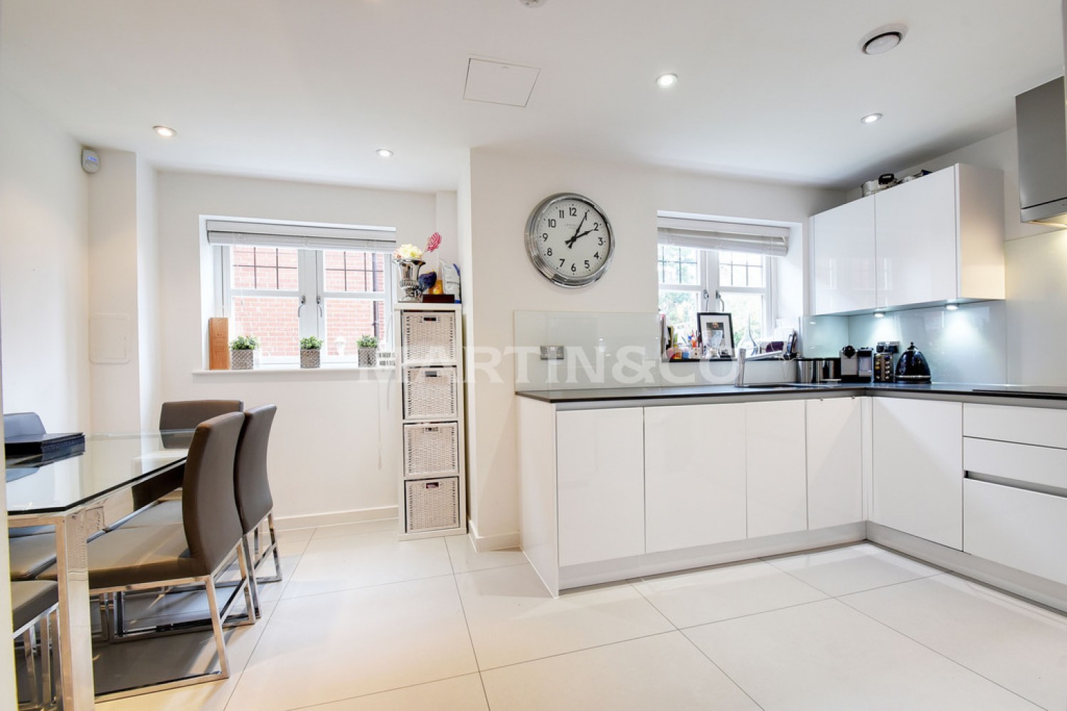 2 bedroom Flat for Sale Treetops, High Cedars