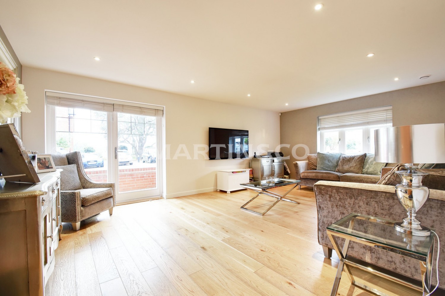 2 bedroom Flat for Sale Treetops, High Cedars