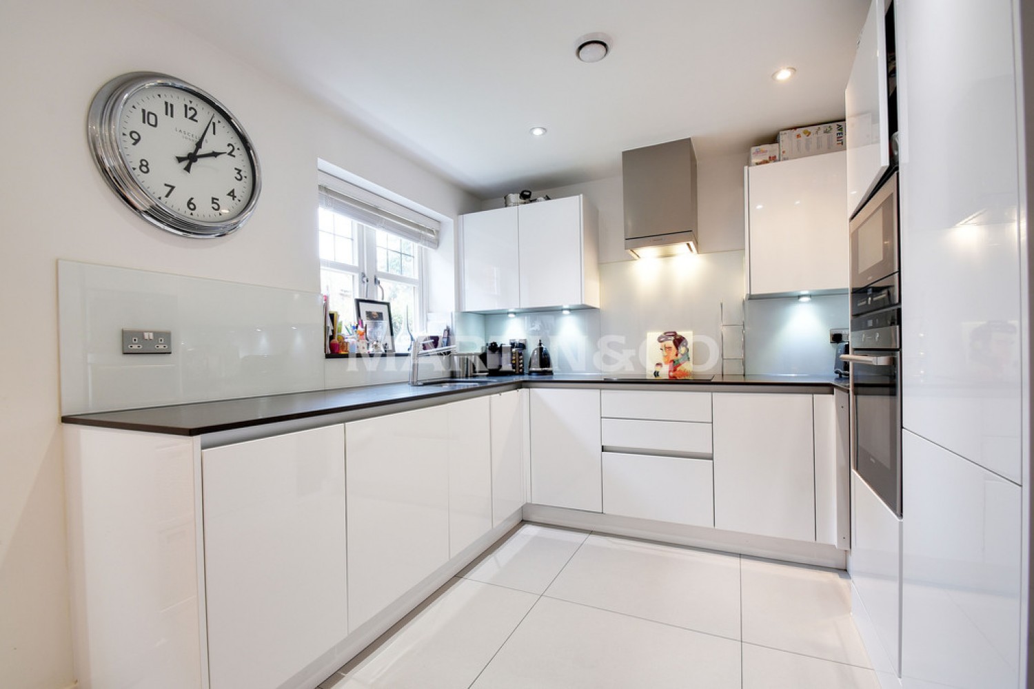 2 bedroom Flat for Sale Treetops, High Cedars