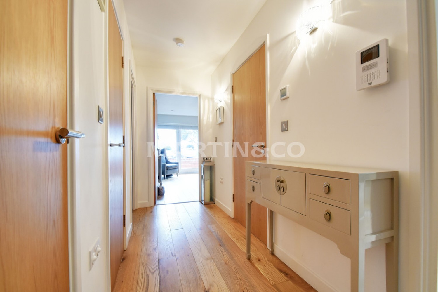 2 bedroom Flat for Sale Treetops, High Cedars