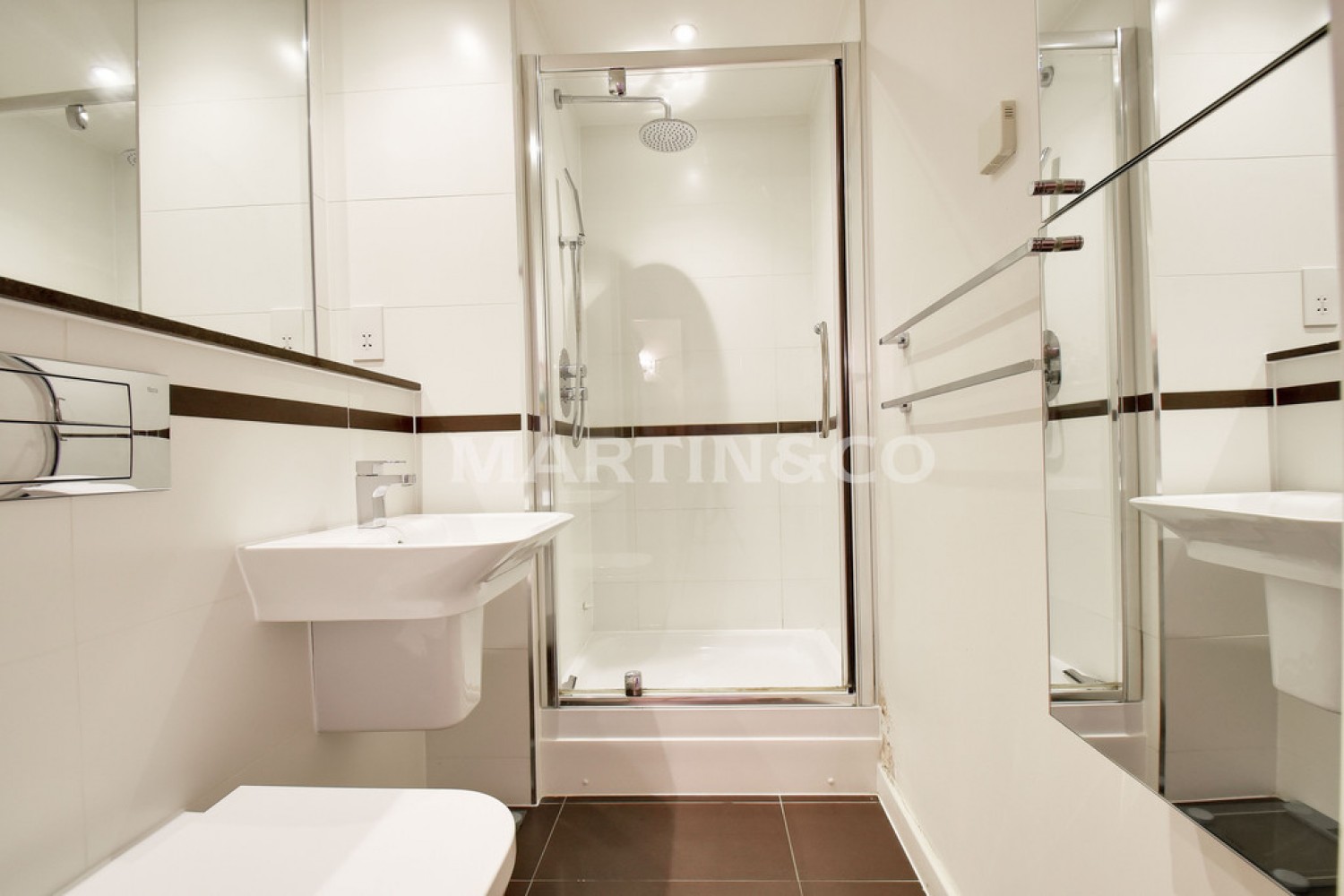 2 bedroom Flat for Sale Treetops, High Cedars