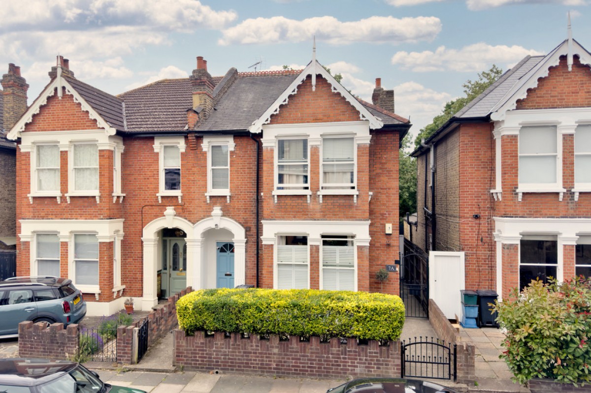 Wanstead Park Avenue, Aldersbrook