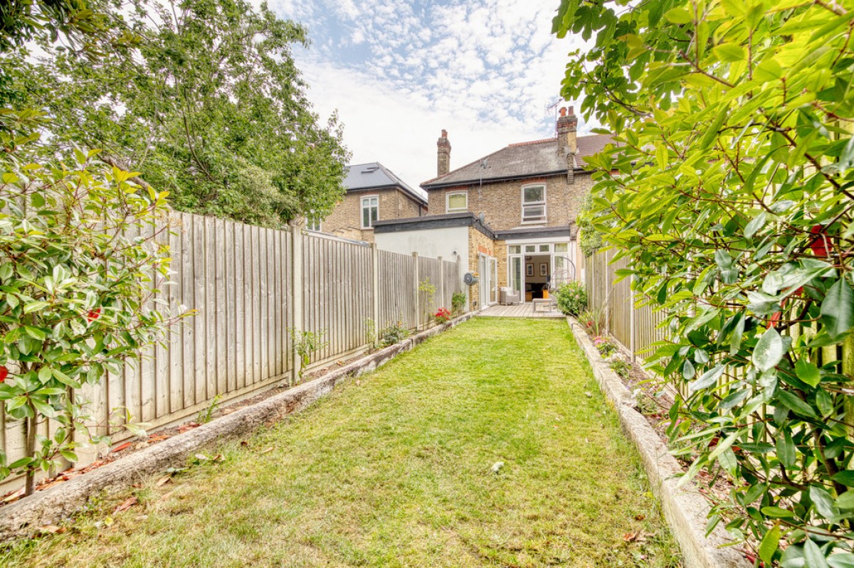 Wanstead Park Avenue, Aldersbrook