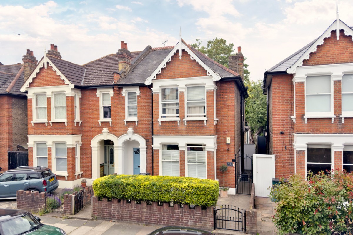 Wanstead Park Avenue, Aldersbrook