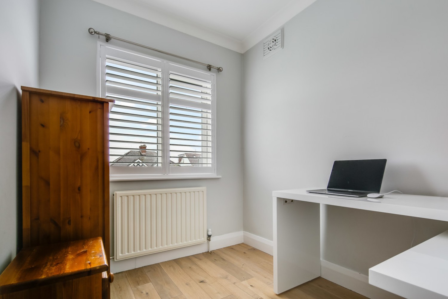 4 bedroom House for Sale Lorne Gardens, Wanstead