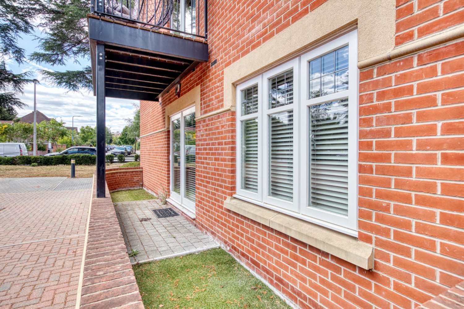 2 bedroom Flat for Sale Treetops, High Cedars