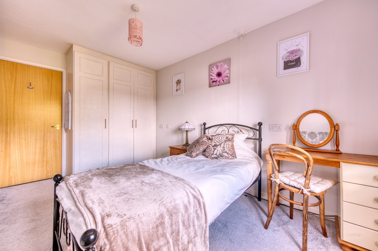 1 bedroom Flat for Sale Oak Lodge, 56 Cambridge Road