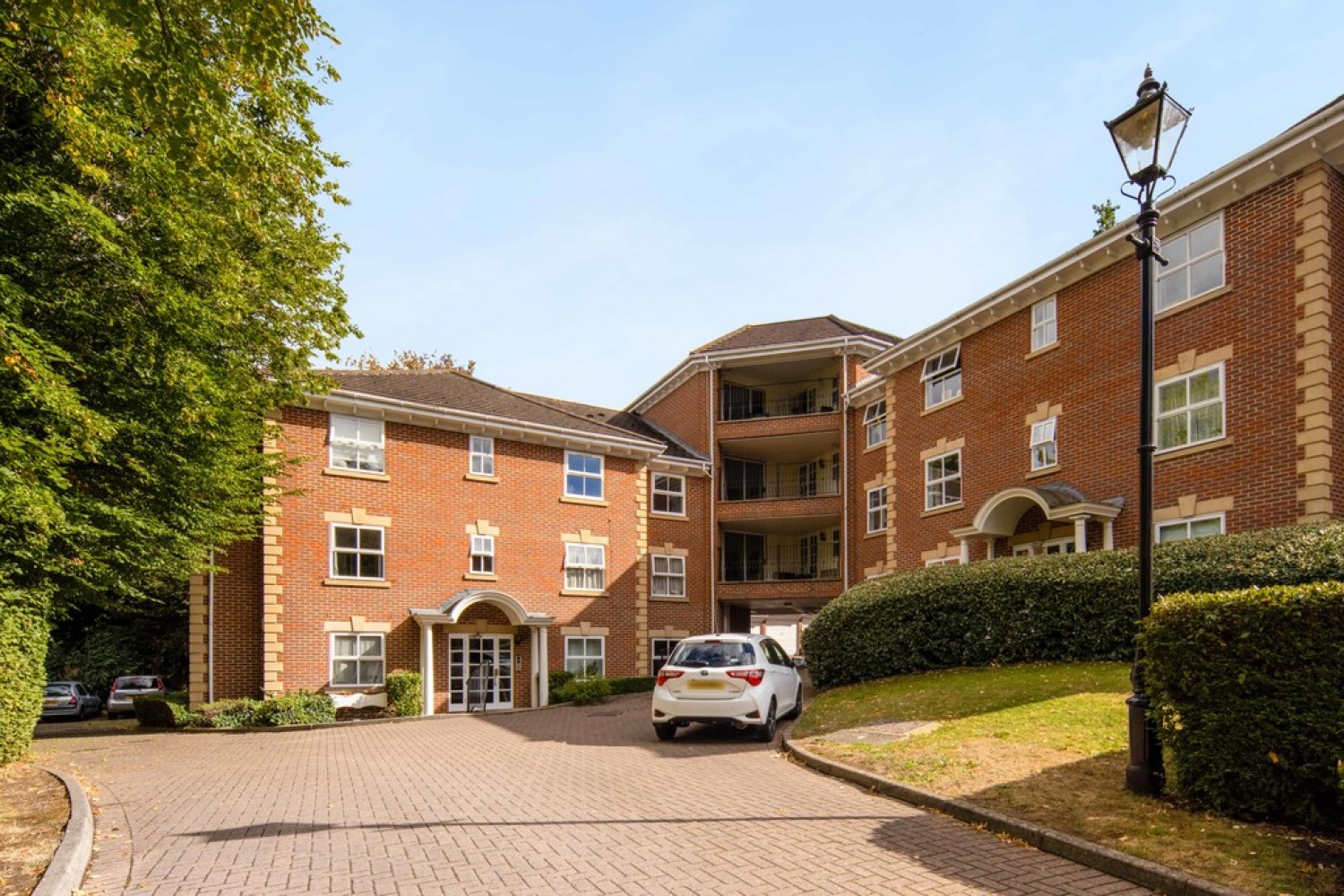 2 bedroom Flat for Sale The Ridings, Malcolm Way