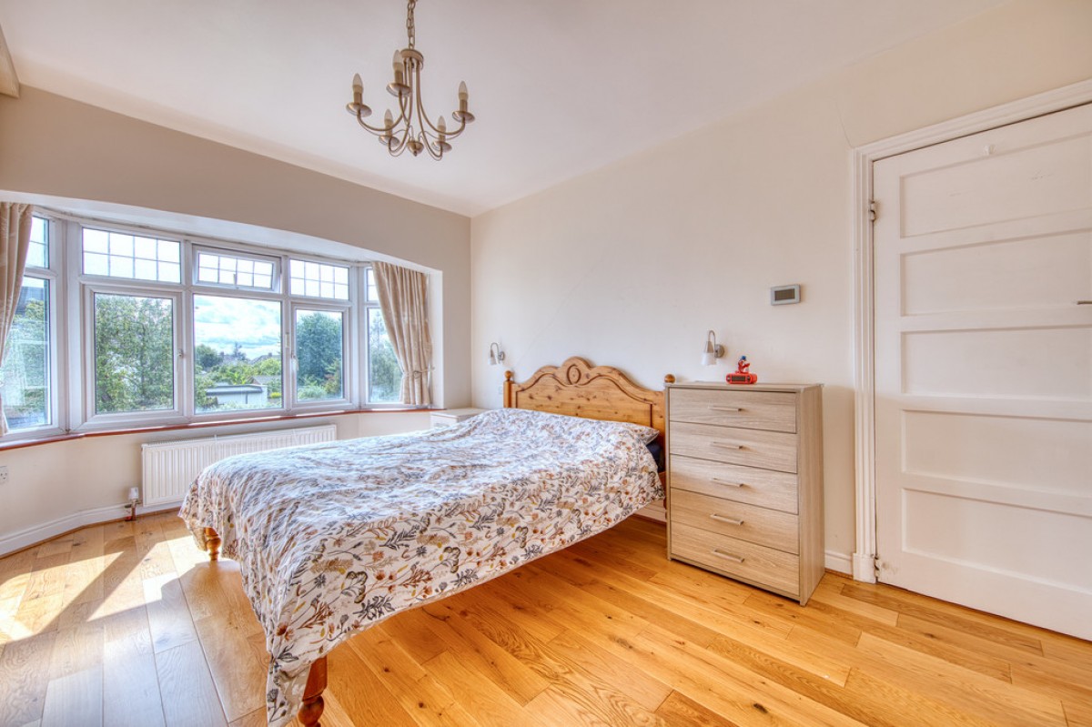 Stradbroke Grove, Clayhall