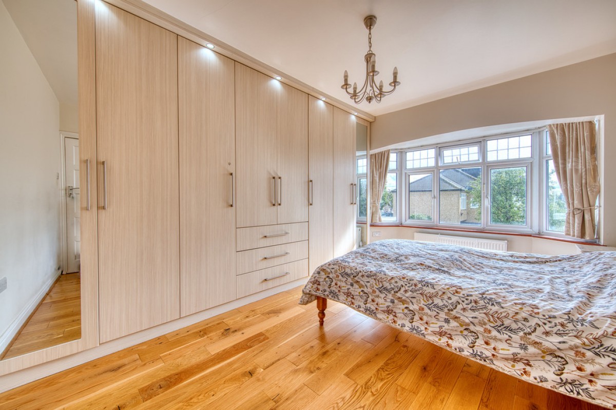 Stradbroke Grove, Clayhall