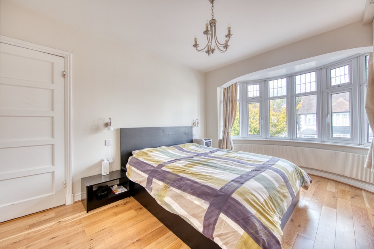 Stradbroke Grove, Clayhall