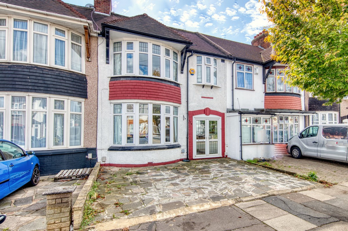 Stradbroke Grove, Clayhall