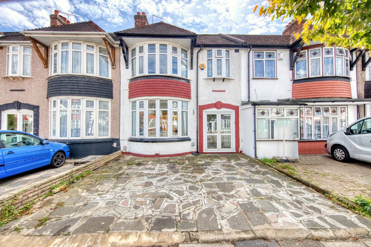 Stradbroke Grove, Clayhall