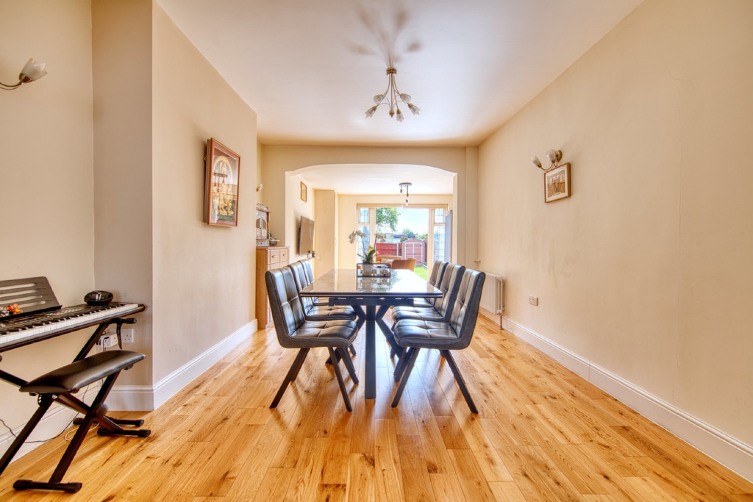 Stradbroke Grove, Clayhall