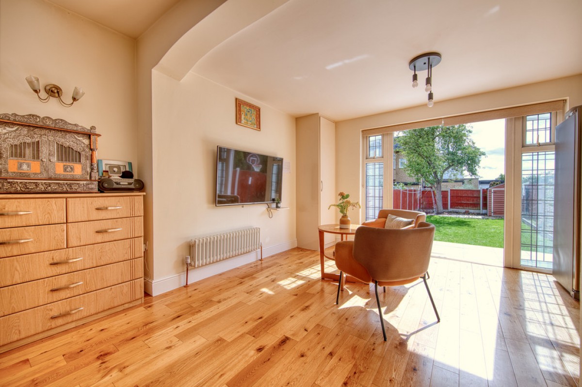 Stradbroke Grove, Clayhall