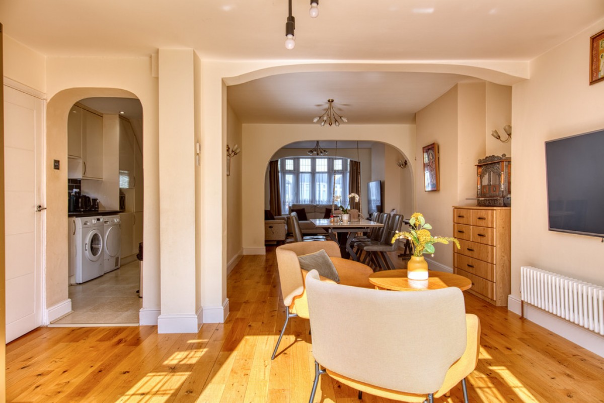 Stradbroke Grove, Clayhall