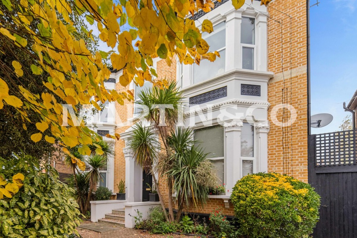 Hainault Road, Leytonstone