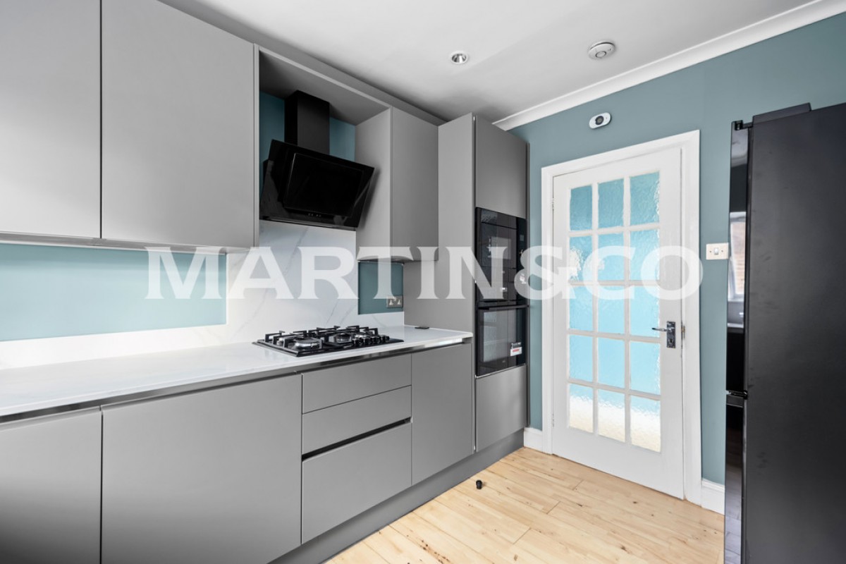 Hainault Road, Leytonstone