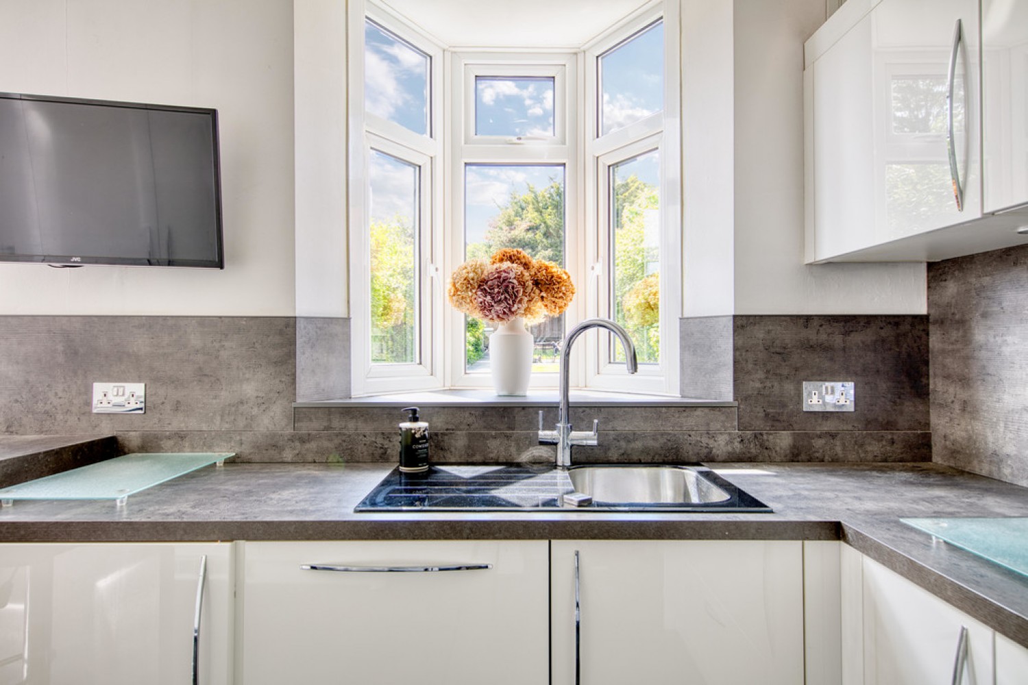 4 bedroom House for Sale Cadogan Gardens, South Woodford,