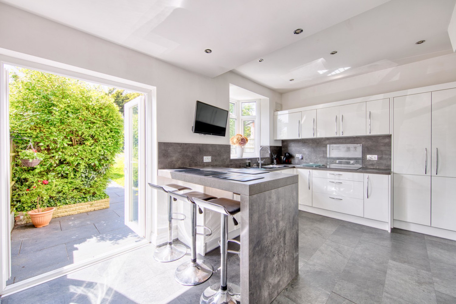 4 bedroom House for Sale Cadogan Gardens, South Woodford,