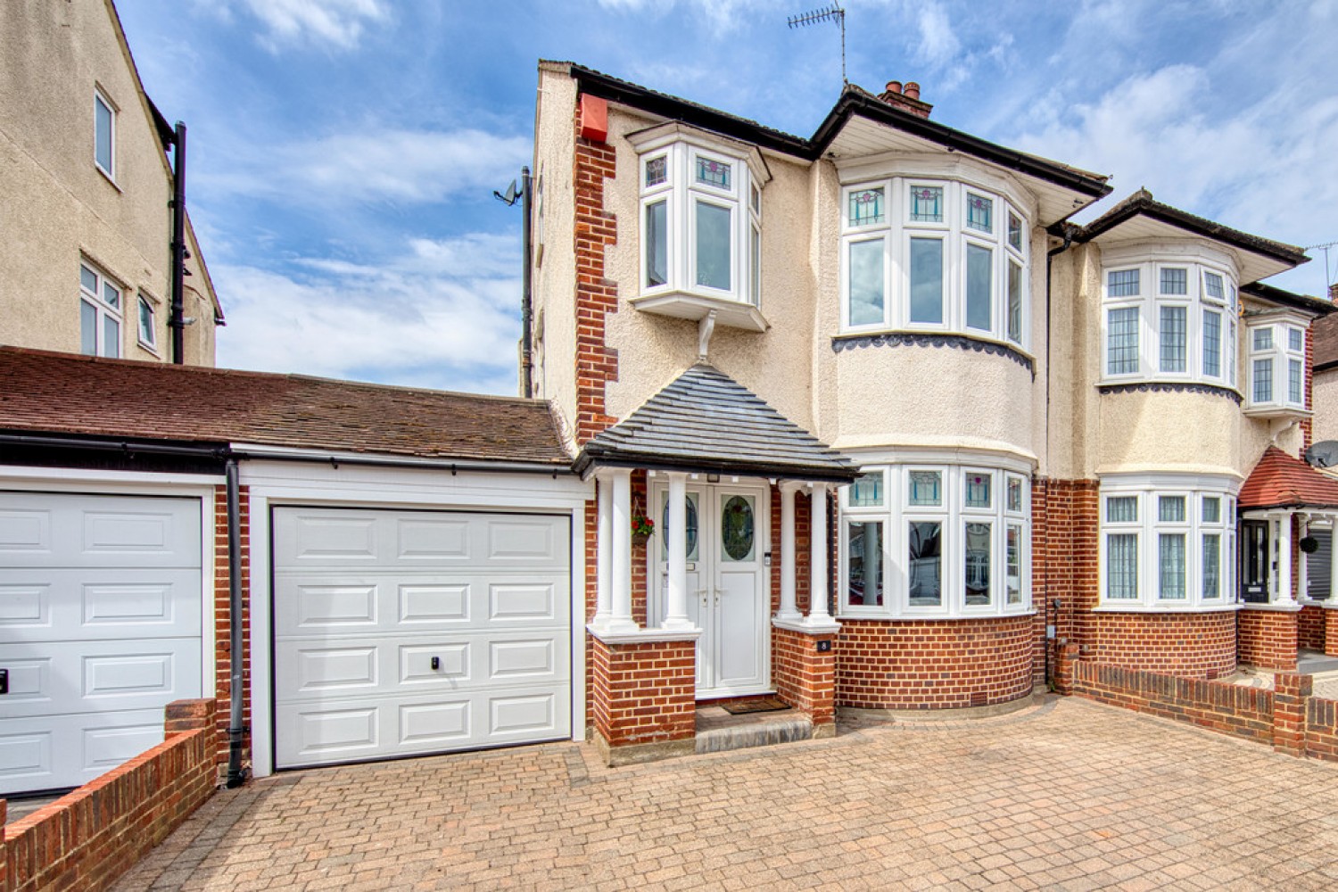 4 bedroom House for Sale Cadogan Gardens, South Woodford,
