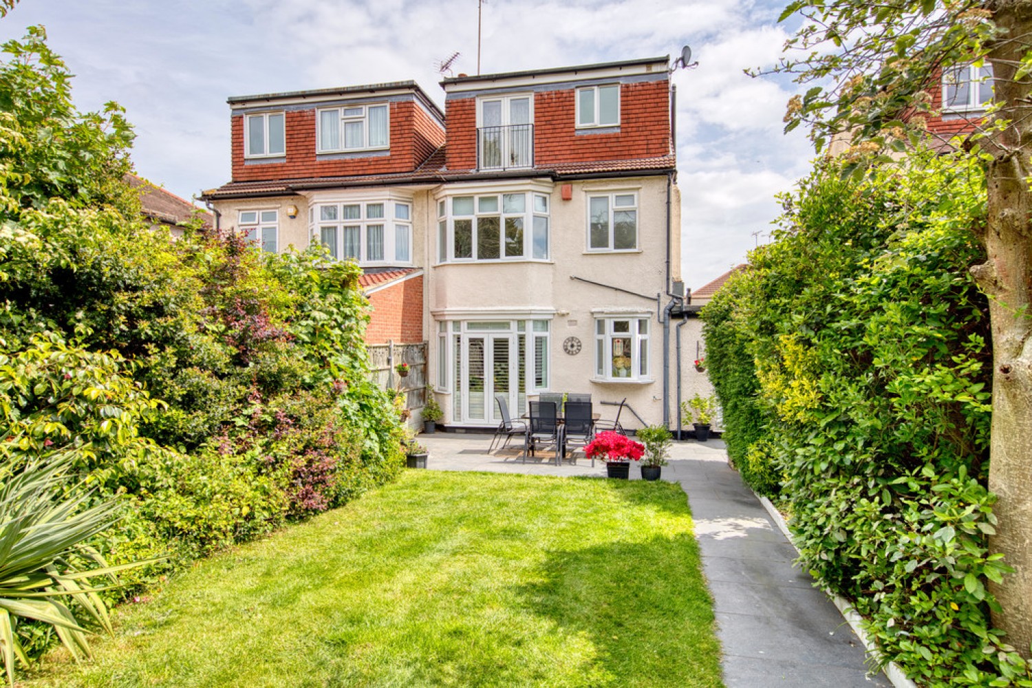 4 bedroom House for Sale Cadogan Gardens, South Woodford,