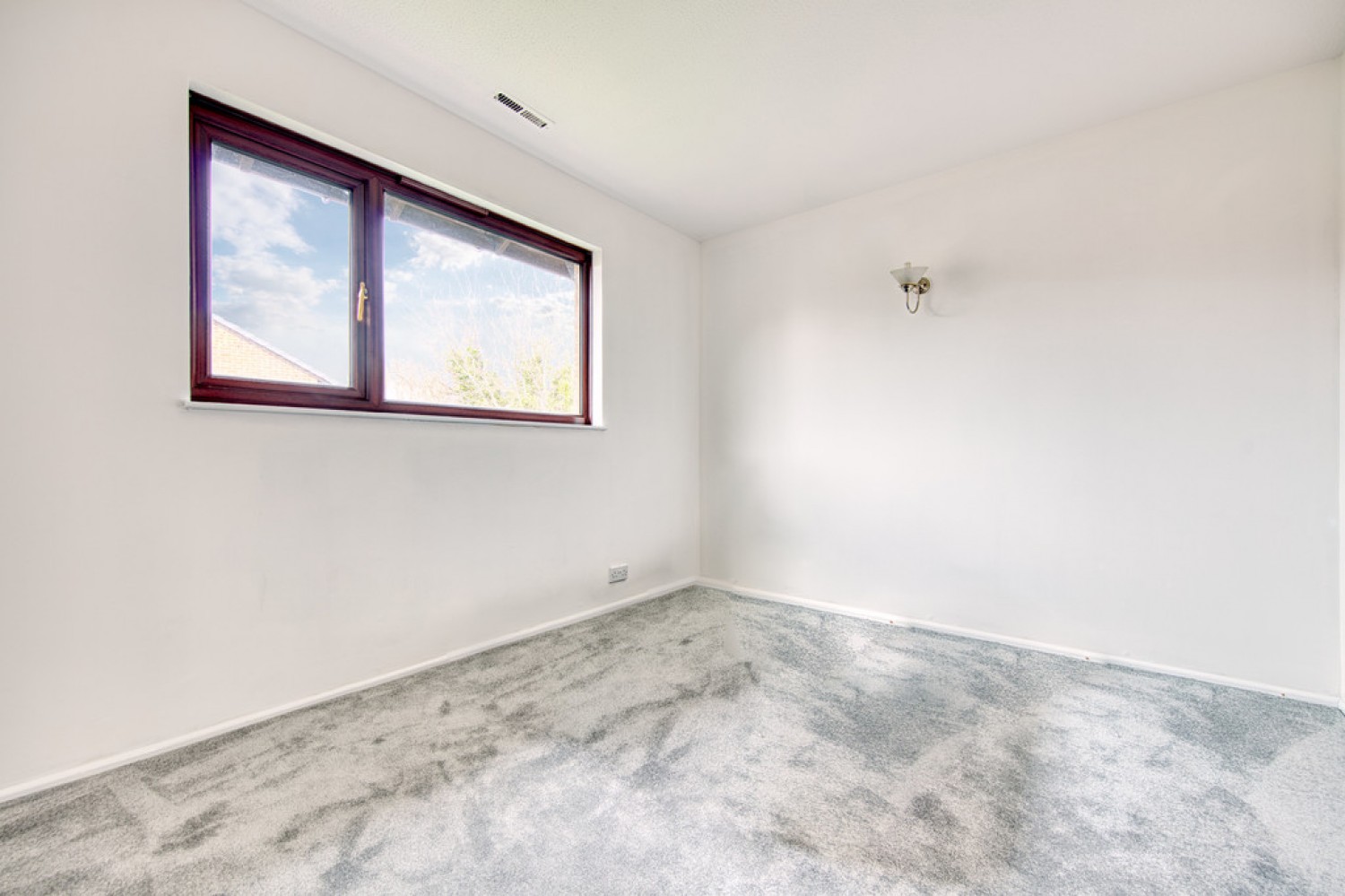 2 bedroom House in Alders Close, Aldersbrook