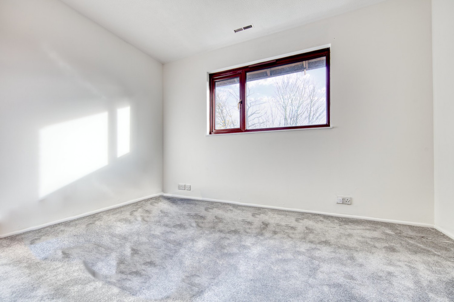 2 bedroom House in Alders Close, Aldersbrook