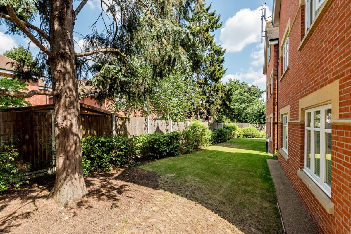 Greenacre Apartments, High Cedars