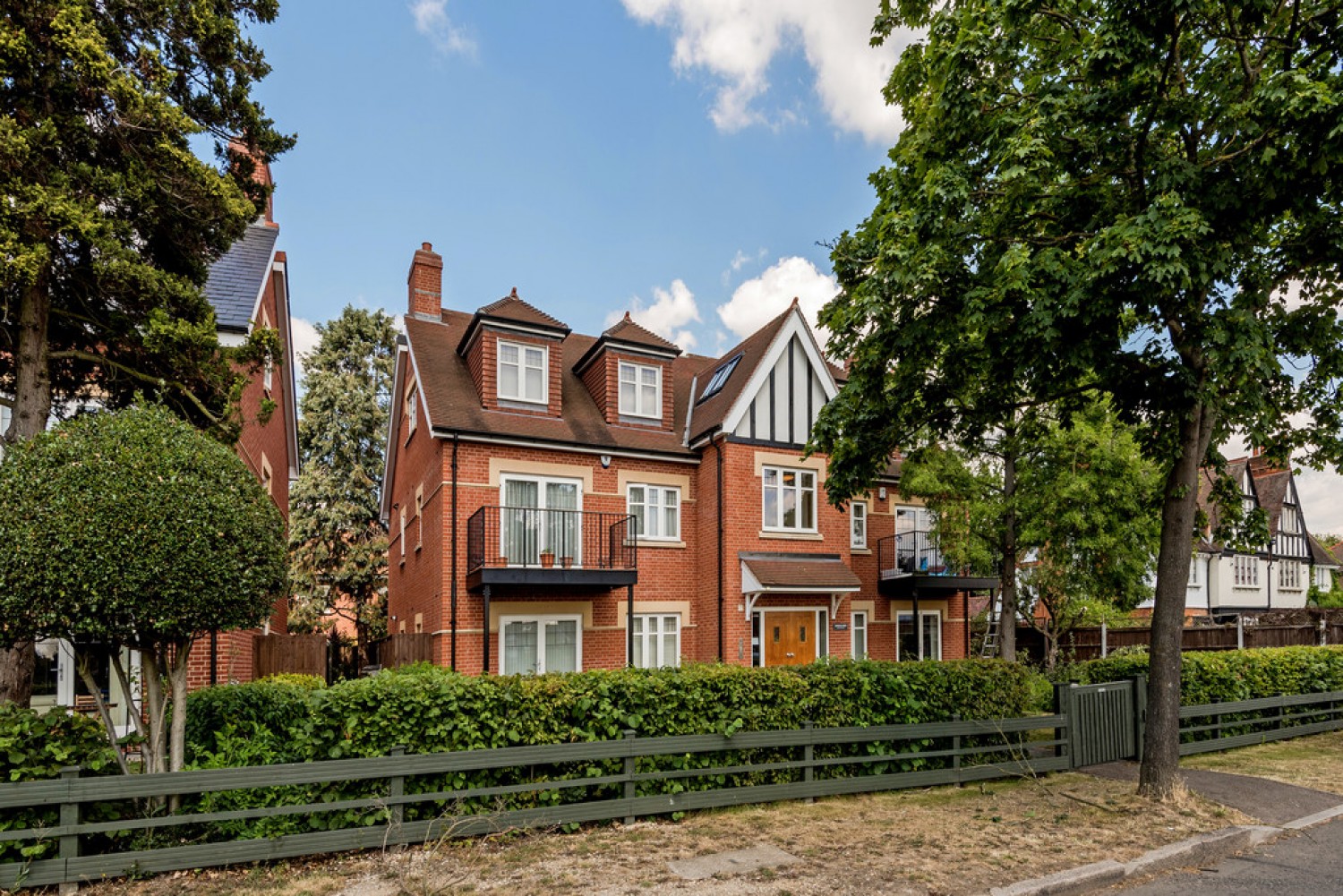 2 bedroom Flat for Sale Greenacre Apartments, High Cedars