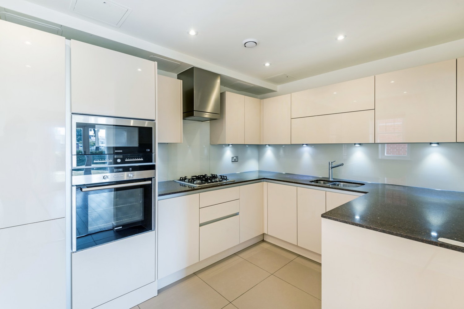 2 bedroom Flat for Sale Greenacre Apartments, High Cedars