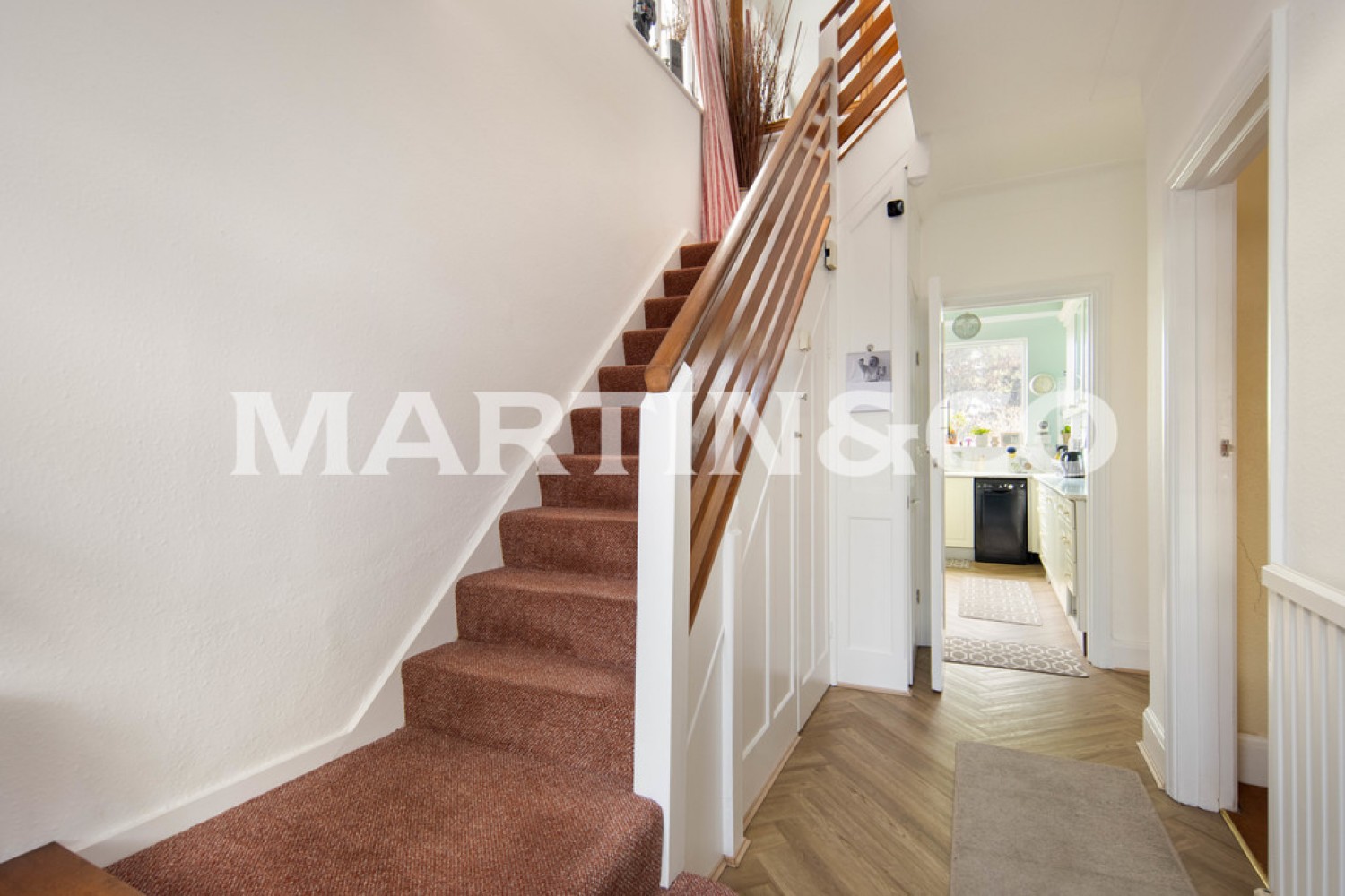 5 bedroom House in Elm Close