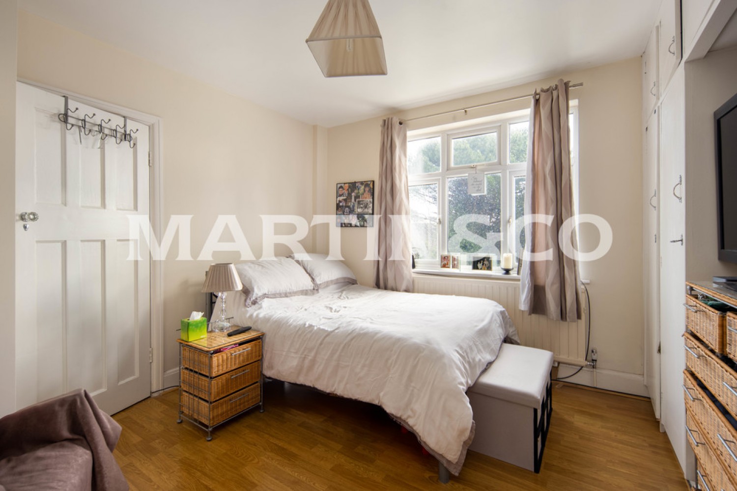 5 bedroom House in Elm Close