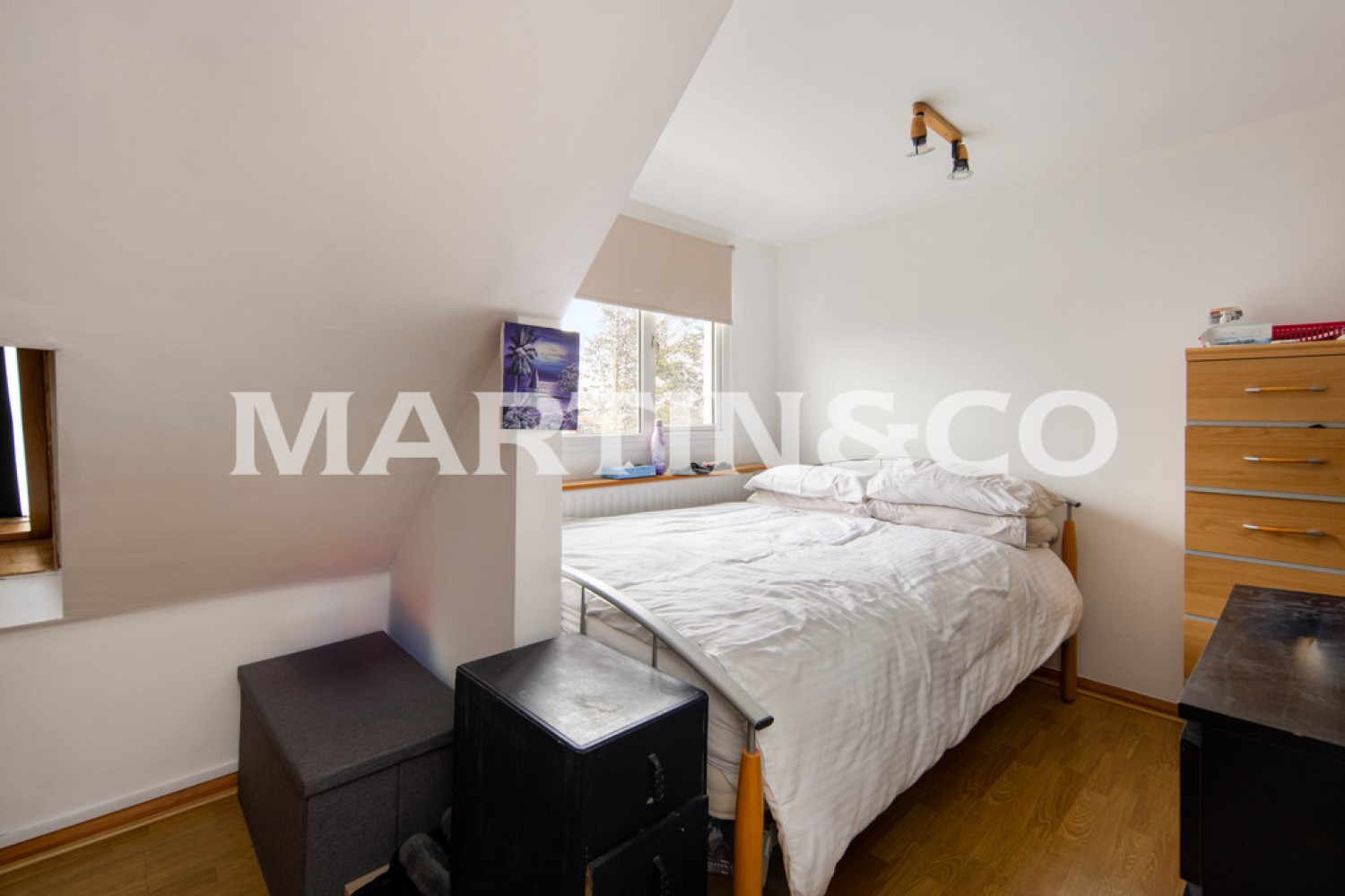 5 bedroom House in Elm Close