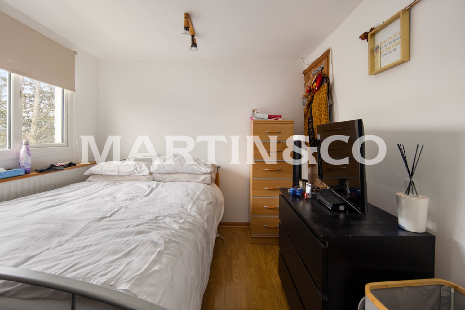 5 bedroom House in Elm Close